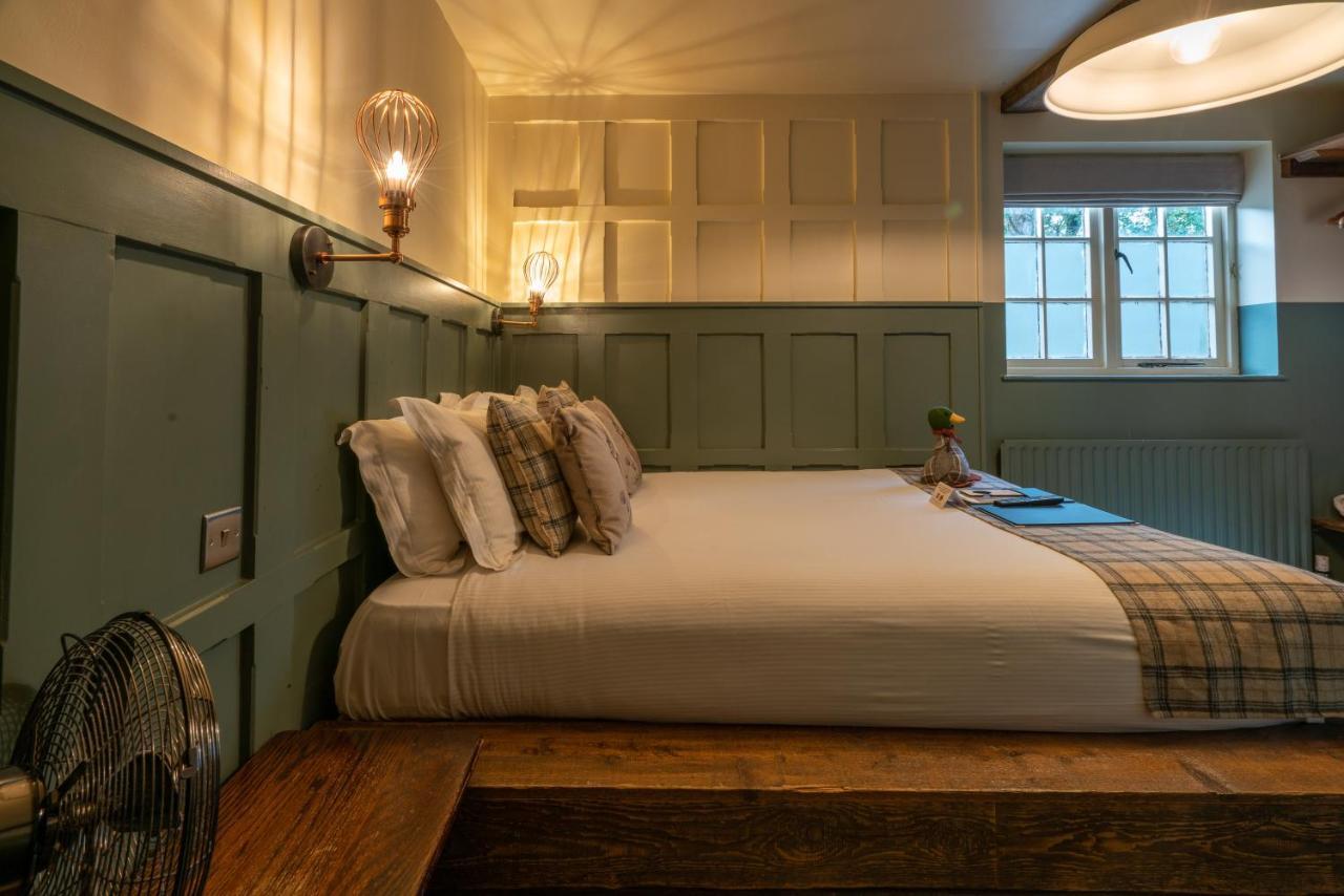 Bourne Valley Inn Saint Mary Bourne ภายนอก รูปภาพ