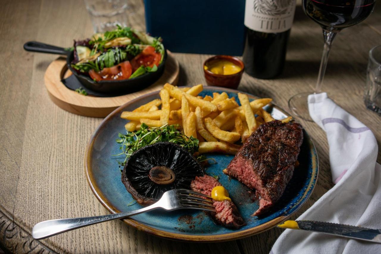 Bourne Valley Inn Saint Mary Bourne ภายนอก รูปภาพ