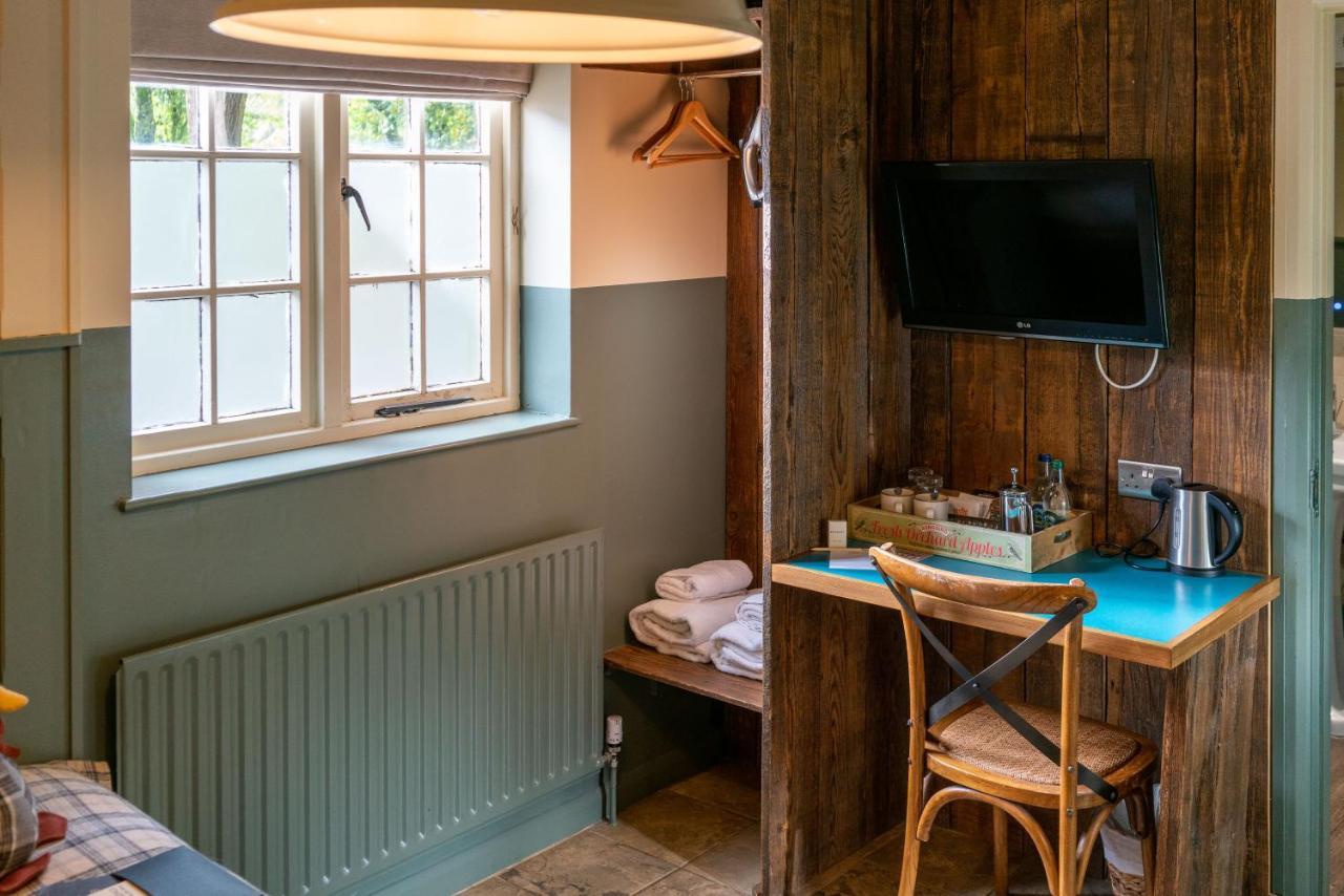 Bourne Valley Inn Saint Mary Bourne ภายนอก รูปภาพ