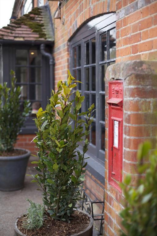 Bourne Valley Inn Saint Mary Bourne ภายนอก รูปภาพ